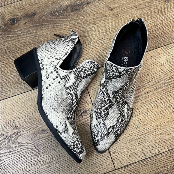 Blondo Eliza Snake Print Booties Size 8.5M - Picture 2 of 9